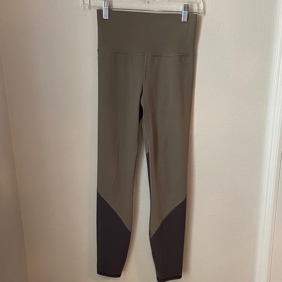 Vuori Pants - Vuori High Rise Leggings 25” Inseam Olive Brown Colorblock XS
